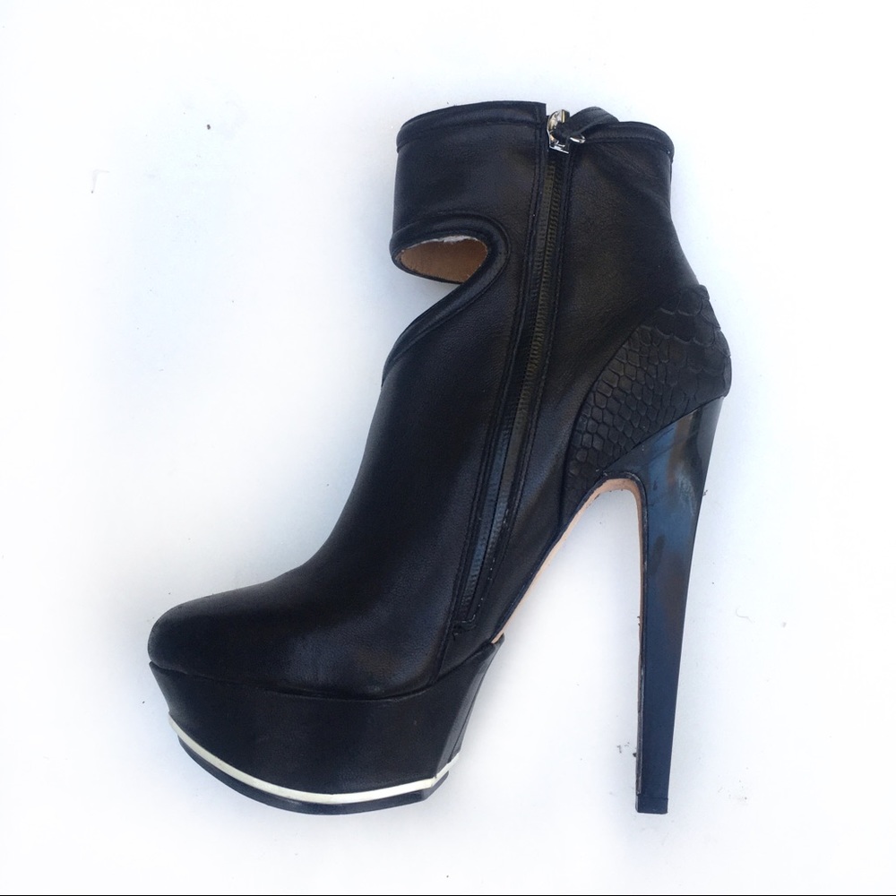❤️SOLD❤️L.A.M.B Black Leather Stiletto Heels 5’ - Picture 5 of 8